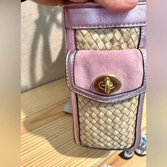 Vintage Coach #4419 straw tote bag with metallic pink leather and suede trim.🎀✨ - Picture 4 of 9